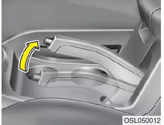 Kia Sportage. Feststellbremse betätigen