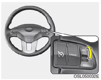 Kia Sportage. Eingestellte Tempomat- Geschwindigkeit erhöhen