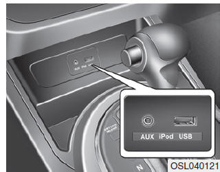 Kia Sportage. Anschlüsse für Aux, USB und iPod (ausstattungsabhängig)