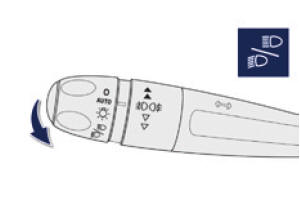 Peugeot 2008. Hebel zum Umschalten von Abblendauf Fernlicht